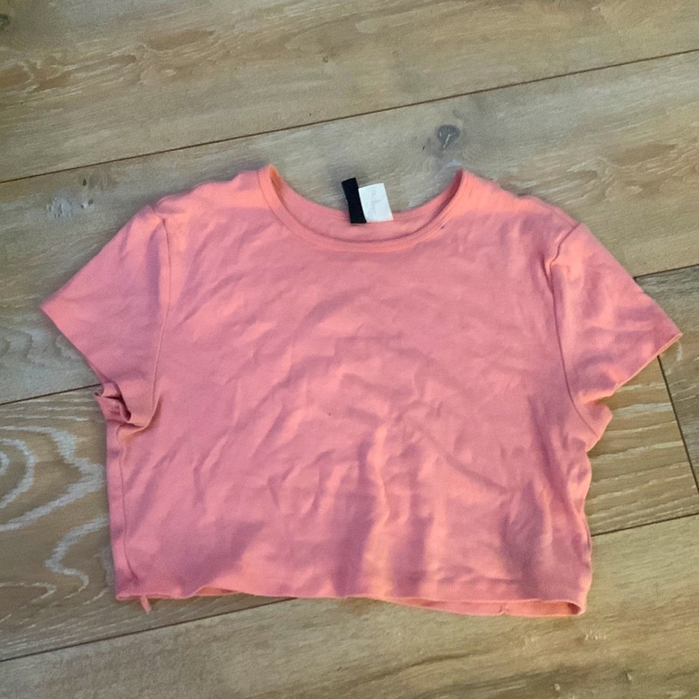 coral pink cropped tee